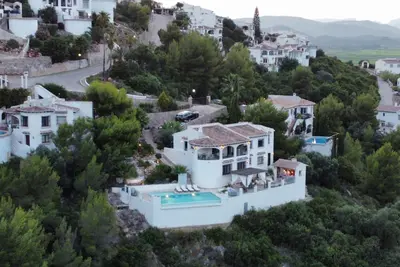Luxury villa 12-16 Persons with infinity pool, terraces, beautiful views, Denia