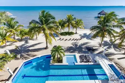Incredibly Spacious Private Beachfront Villa With Pool And Kayaks