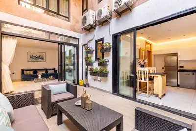 Image de Un Loft Duplex Familial en Plein Coeur du Quartier Chic de Gueliz Avec Piscine!