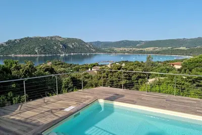 Image de Charmante villa familiale, avec piscine privative, sur la baie de Santa Giulia!