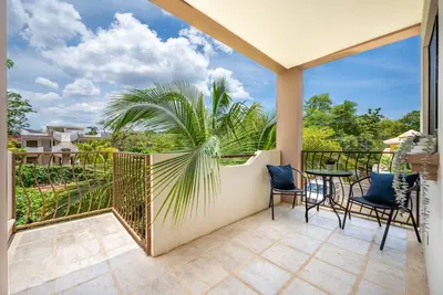 Image de 2nd-floor condo near El Coco Beach with outdoor pool, balcony, Ac, & rooftop