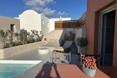 Image de Signature Santorini Villa | 2 Bedroom Villa | Private Jetted Pool & Beautiful Sunset Views | Finikia