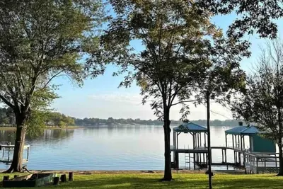 Image de Lake House - Hot Tub, Amazing Views, Private Dock, & 8 Beds