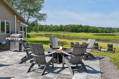 Image de Renovated! Tidal River Views! - Walk to Gooch's Beach- Pet Friendly!