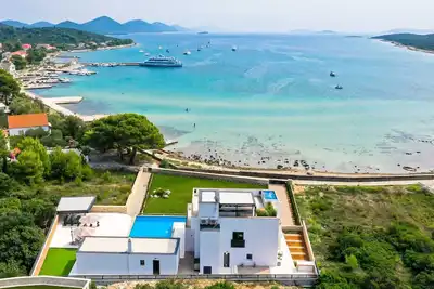 Image de Villa Seabreeze Haven - villa en bord de mer avec court de tennis, piscine de 120 m2, jacuzzi et tranquillité