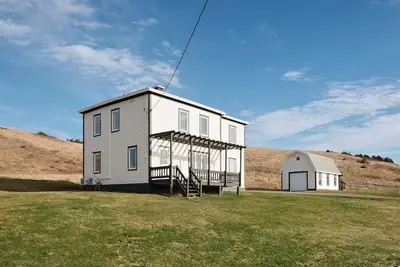 Image de Fully renovated house with ocean and sunset views