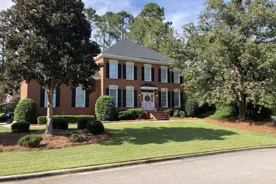 Image de Updated and clean Masters rental in a gated, golf community