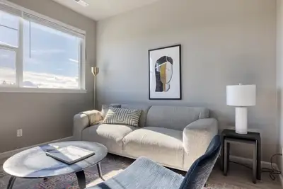 Image de Cool Hillsboro 2br w/ Parking & A/C, nr Shopping, by Blueground