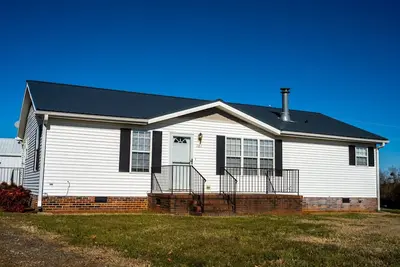 Image de 67-ac Countryside Farmhouse with Active Farm