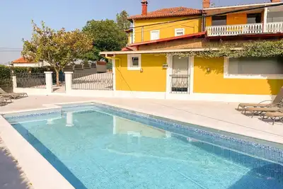 Image de Maison spectaculaire avec piscine et jardin