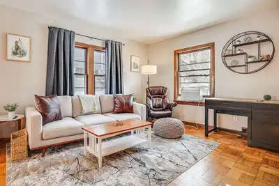 Image de Pet-Friendly Saint Paul Home w/ Shared Yard!