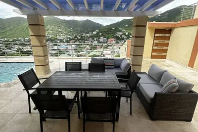 Image de The Grande Nest is a 2 bedroom condo in the gated community of Valley Estate.