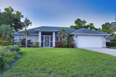 Image de Spacious home with heated pool in South Venice. 8 min to the beach!