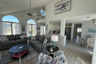 Image de Spacious Corolla Light 4 Br w/ lighthouse and ocean views