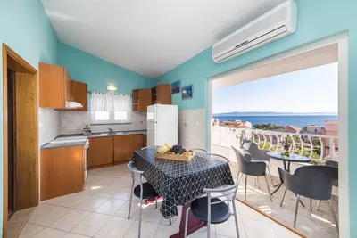Image de Appartement de deux chambres avec la terrasse et la vue sur le mer Tucepi, Makarska (A-22384-a)
