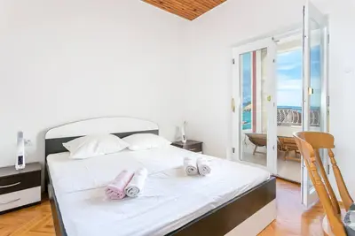 Appartement de deux chambres avec la terrasse et la vue sur le mer Tucepi, Makarska (A-22384-c)