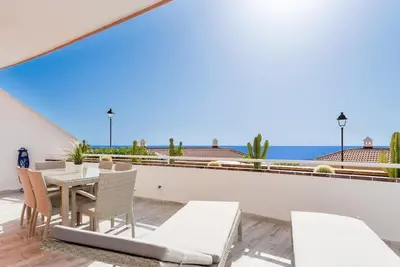 Image de 1713. Sunset, terrasse vue sur l'océan, piscine chauffée