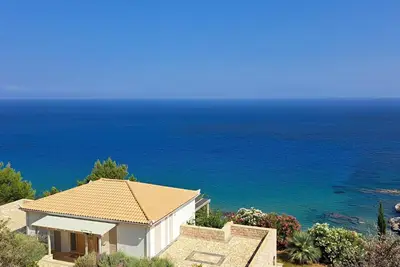 Image de Exclusive villa directly overlooking the sea with spectacular sea views
