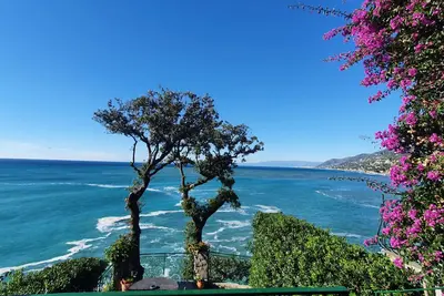 Image de Spectacular dream house directly by the sea with private bathing jetty