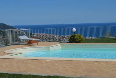 Image de Elegant pool villa with fantastic sea view and garden