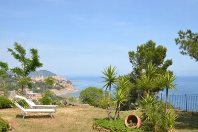 Image de Detached country house with large garden and wonderful panoramic sea view