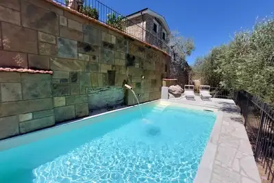 Image de Detached vacation villa with sunny garden, panoramic pool and Jacuzzi