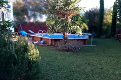 Image de Maison de charme avec jardin et piscine près de Paris. Idéal pour les visites!