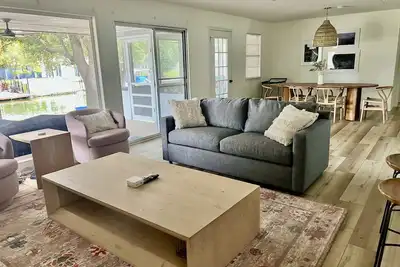 Image de Luxury 3 bedroom waterfront home w\/Ev charger