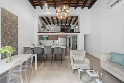 Image de Azucena Mezzanine | Stylish retreat in the city!