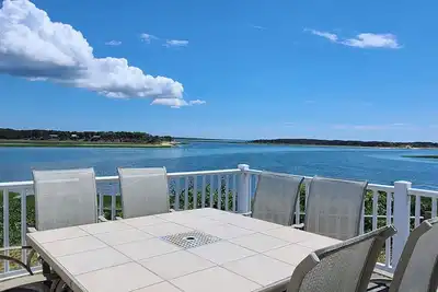 Image de Waterfront 4bd--Direct Water Access, Fantastic Paine Hollow Views, Big Deck & Enclosed Outdoor Shower