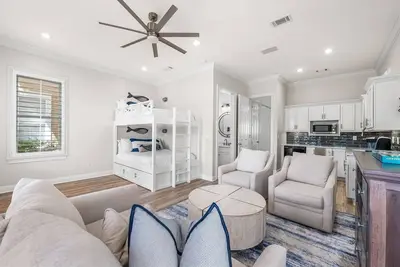 Image de Seacrest Steps to Beach & Pools! Gulf Views, 4 Bikes Included!