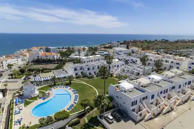 Image de Windmill Hill, Fantastic 1 bedroom apartment, great sea views, A/C, 3 terraces.