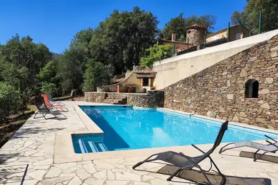 Image de Villa Suddard, 10 couchages, Grande Piscine. En pleine nature