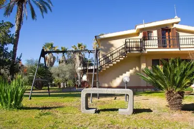 Image de Two-level detached villa surrounded by greenery 3 km from the beach of Nora