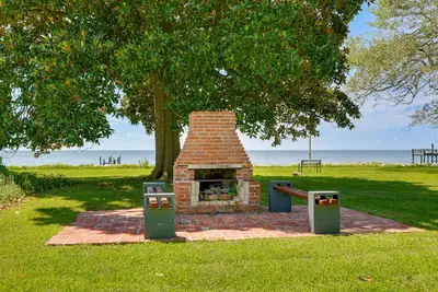 Image de Secluded River Front Cottage