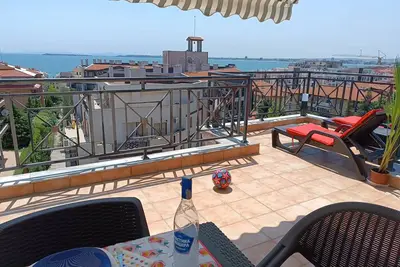 Image de Rooftop sea view flat with huge terrace in peacefull part of Sveti Vlas