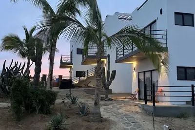 Image de Condo#2-5Min Walk to Beach/Surf-Sleeps2-KingSuite