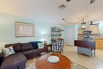 Image de Dog-friendly and Snowbird friendly close to beaches!