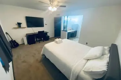 Image de The Hideaway 4b/2b House- 10min from Iah