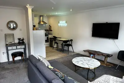 Image de Central townhouse house - 8 min walk to the Beach