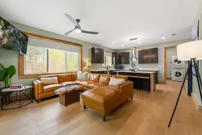 Image de Cozy mountain home just a mile from white water rafting and national Park