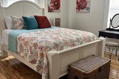 Image de Sully’s Place by the park