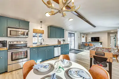 Image de Downtown Cascade Vacation Rental < 1 Mi to Lake!