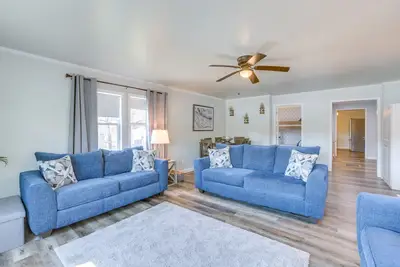 Image de Bright Shelby Cottage w/ Deck & Creek Views!