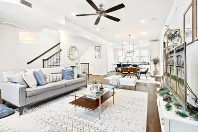 Image de Stylish & Modern Uptown Dallas Retreat in Oak Lawn