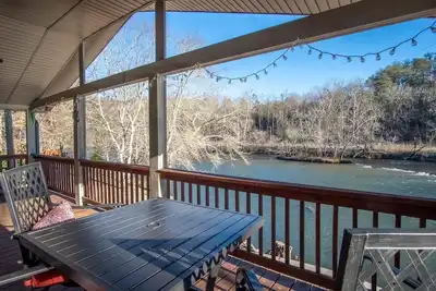Image de Riverside retreat w/ soothing views & soft sounds