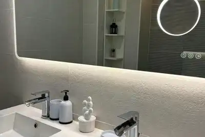 Image de Apparement 4 minutes gare Saint Charles. Idéal famille ou entre amies.