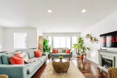 Image de Tropical Oasis - King Beds - Garage - Long Stays!