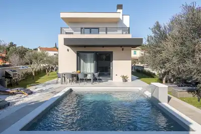 Image de Luxury Villa Floral Elegance with Pool