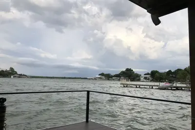 Image de Spacious 6-bedroom house on Lake Lb J